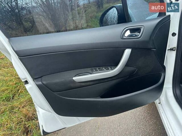 Белый Пежо 308, объемом двигателя 1.56 л и пробегом 226 тыс. км за 5100 $, фото 8 на Automoto.ua