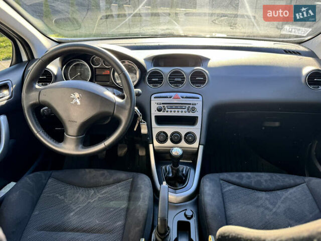 Белый Пежо 308, объемом двигателя 1.6 л и пробегом 220 тыс. км за 5500 $, фото 20 на Automoto.ua