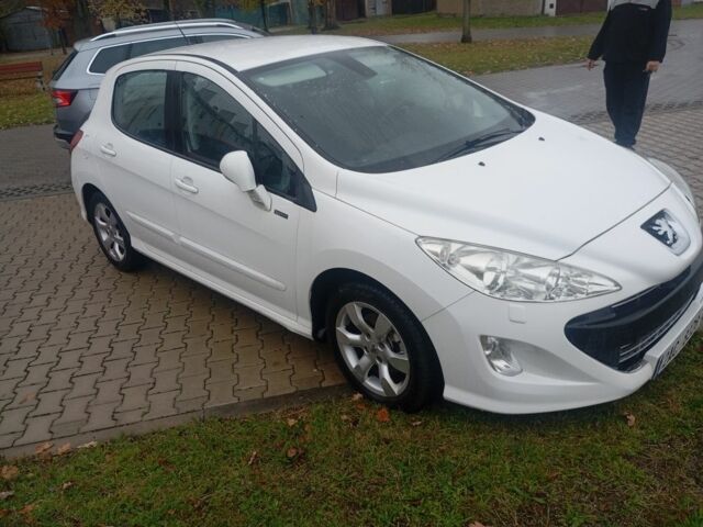 Белый Пежо 308, объемом двигателя 0 л и пробегом 66 тыс. км за 2546 $, фото 2 на Automoto.ua