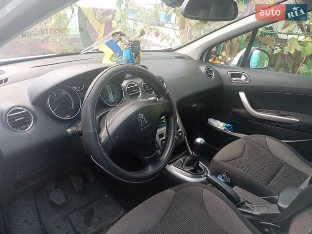 Белый Пежо 308, объемом двигателя 1.61 л и пробегом 230 тыс. км за 6600 $, фото 6 на Automoto.ua