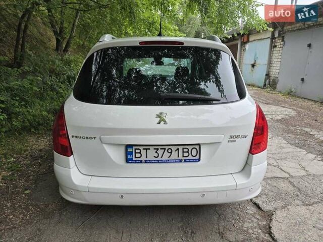 Белый Пежо 308, объемом двигателя 1.56 л и пробегом 228 тыс. км за 6700 $, фото 6 на Automoto.ua