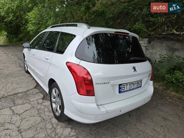 Белый Пежо 308, объемом двигателя 1.56 л и пробегом 228 тыс. км за 6700 $, фото 2 на Automoto.ua