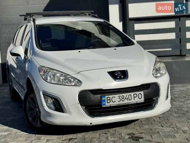 Белый Пежо 308, объемом двигателя 1.6 л и пробегом 220 тыс. км за 5500 $, фото 4 на Automoto.ua