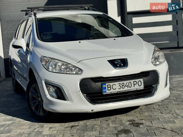Белый Пежо 308, объемом двигателя 1.6 л и пробегом 220 тыс. км за 5500 $, фото 3 на Automoto.ua