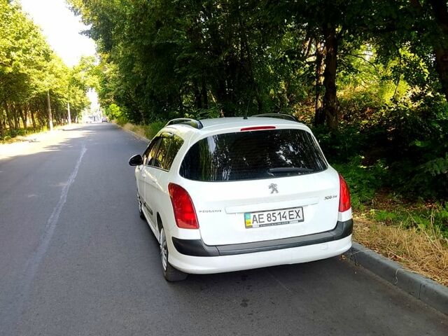 Белый Пежо 308, объемом двигателя 1.6 л и пробегом 185 тыс. км за 7100 $, фото 4 на Automoto.ua