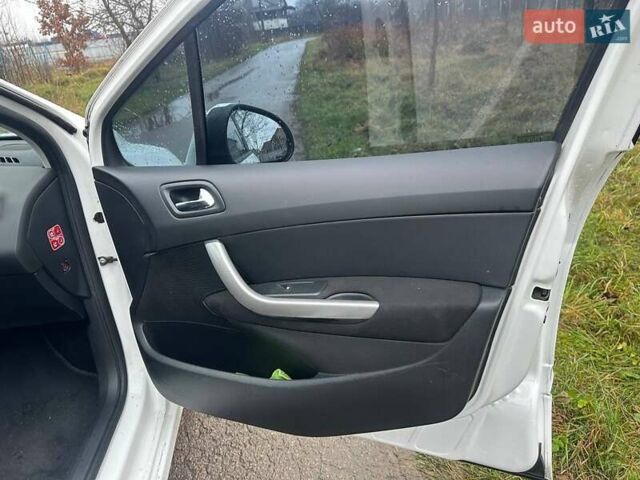 Белый Пежо 308, объемом двигателя 1.56 л и пробегом 226 тыс. км за 5100 $, фото 3 на Automoto.ua