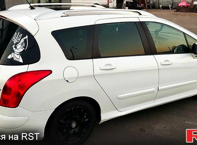 Белый Пежо 308, объемом двигателя 1.6 л и пробегом 292 тыс. км за 6000 $, фото 6 на Automoto.ua