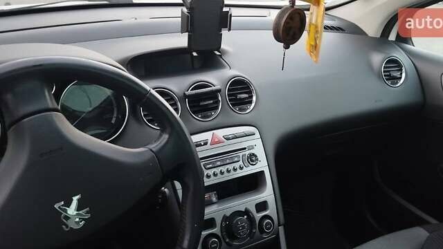 Білий Пежо 308, об'ємом двигуна 1.6 л та пробігом 270 тис. км за 6000 $, фото 4 на Automoto.ua