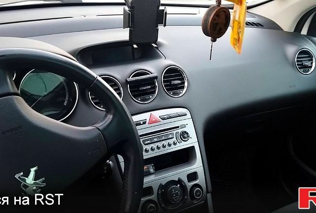 Белый Пежо 308, объемом двигателя 1.6 л и пробегом 292 тыс. км за 6000 $, фото 3 на Automoto.ua