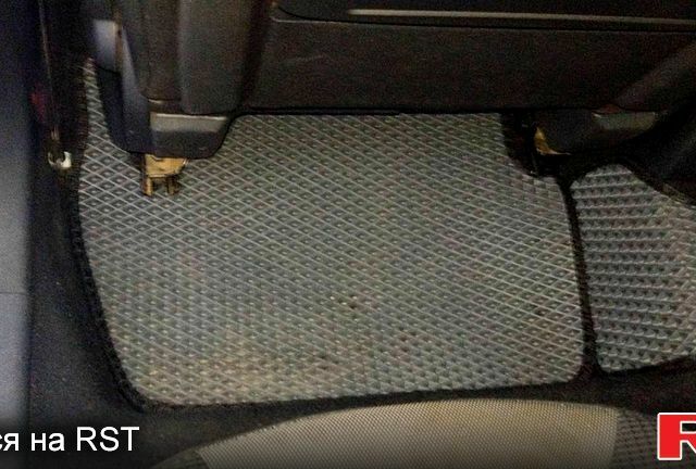 Белый Пежо 308, объемом двигателя 1.6 л и пробегом 292 тыс. км за 6000 $, фото 4 на Automoto.ua