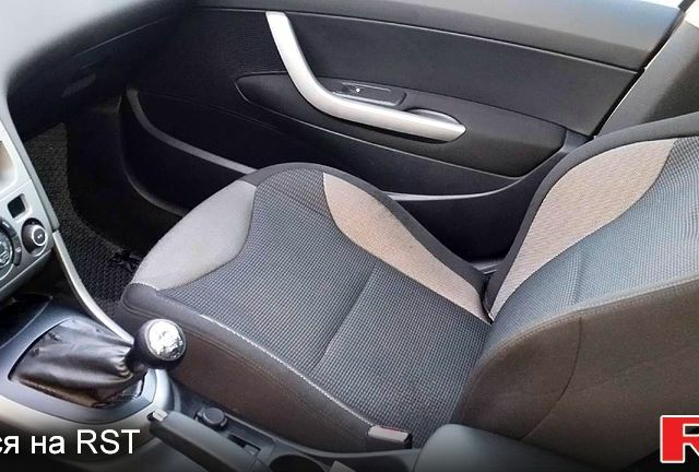 Белый Пежо 308, объемом двигателя 1.6 л и пробегом 292 тыс. км за 6000 $, фото 2 на Automoto.ua