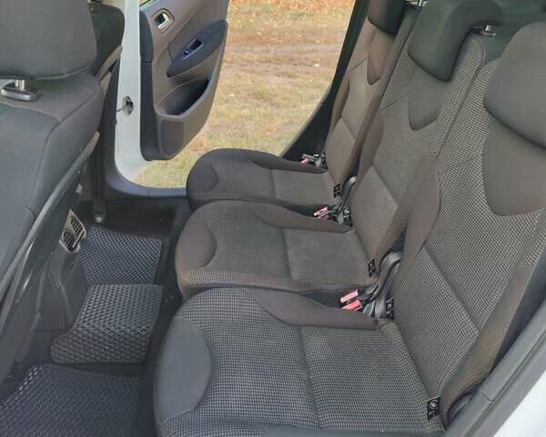 Белый Пежо 308, объемом двигателя 1.6 л и пробегом 266 тыс. км за 6300 $, фото 10 на Automoto.ua