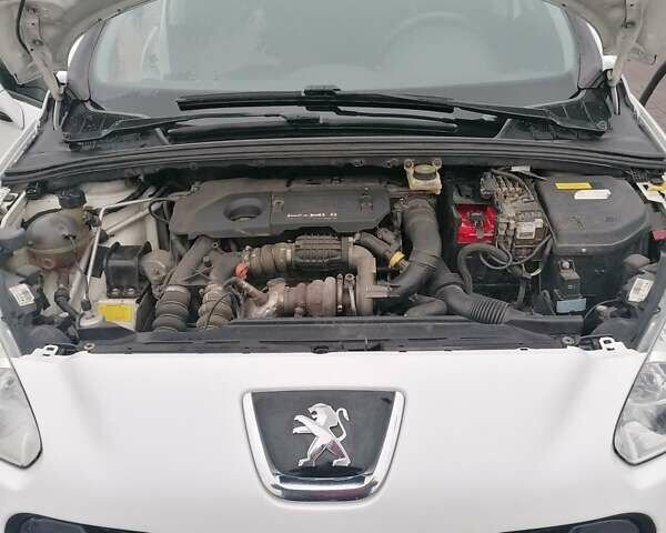Белый Пежо 308, объемом двигателя 1.56 л и пробегом 217 тыс. км за 6000 $, фото 5 на Automoto.ua
