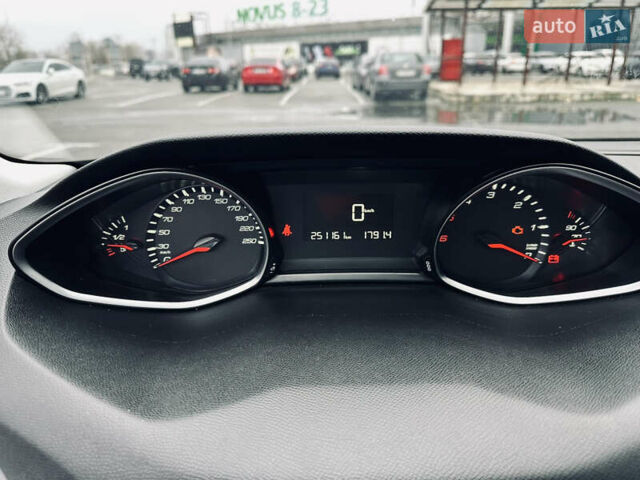 Белый Пежо 308, объемом двигателя 1.56 л и пробегом 250 тыс. км за 9200 $, фото 23 на Automoto.ua