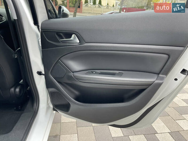 Белый Пежо 308, объемом двигателя 2 л и пробегом 234 тыс. км за 11650 $, фото 58 на Automoto.ua