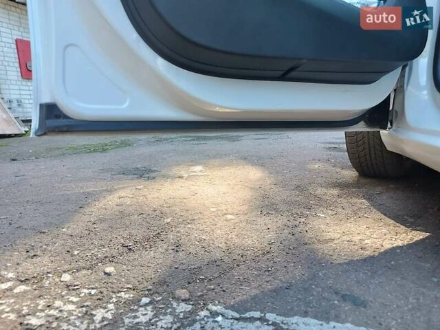 Білий Пежо 308, об'ємом двигуна 1.2 л та пробігом 226 тис. км за 9000 $, фото 22 на Automoto.ua