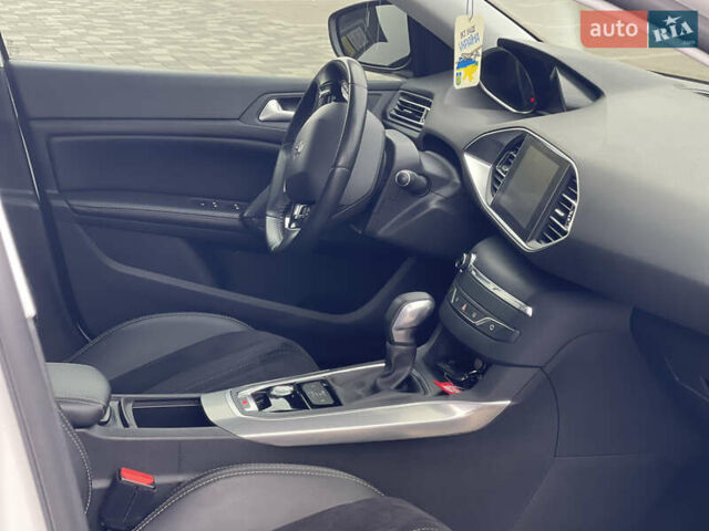 Білий Пежо 308, об'ємом двигуна 2 л та пробігом 234 тис. км за 11750 $, фото 61 на Automoto.ua