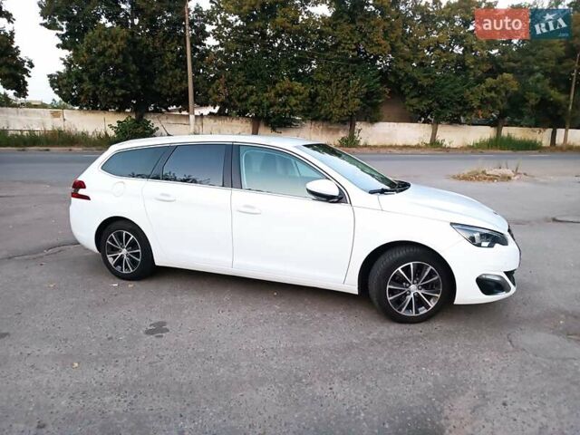 Білий Пежо 308, об'ємом двигуна 1.2 л та пробігом 226 тис. км за 9000 $, фото 12 на Automoto.ua