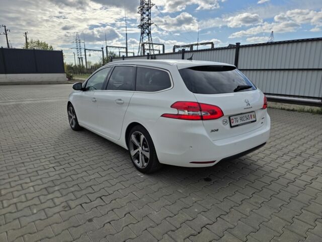 Пежо 308 2014 в Луцке на Automoto.ua Белый Пежо 308, объемом двигателя 2 л и пробегом 234 тыс. км за 10800 $, фото 3 на Automoto.ua