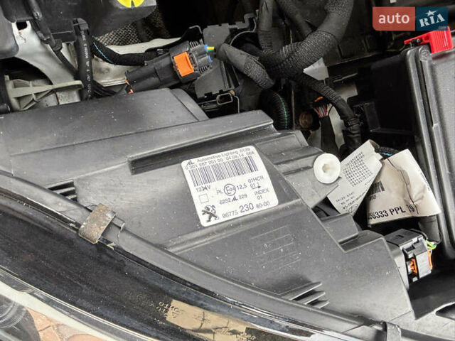 Пежо 308 2014 в Житомире на Automoto.ua Белый Пежо 308, объемом двигателя 1.56 л и пробегом 195 тыс. км за 9200 $, фото 45 на Automoto.ua