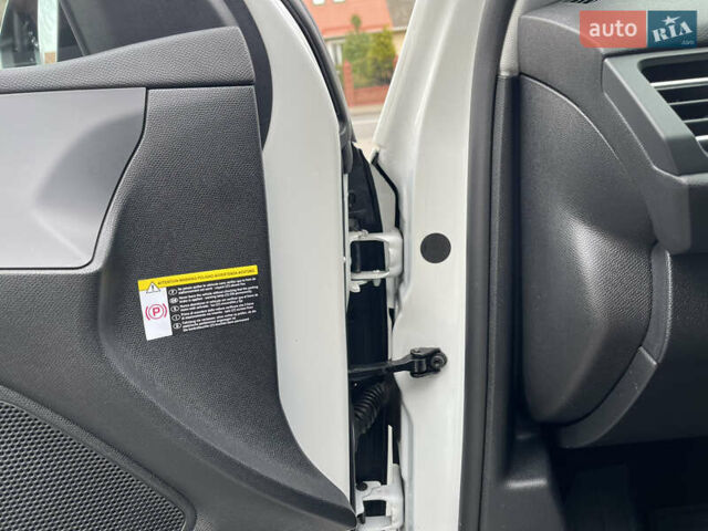 Белый Пежо 308, объемом двигателя 2 л и пробегом 234 тыс. км за 11750 $, фото 85 на Automoto.ua