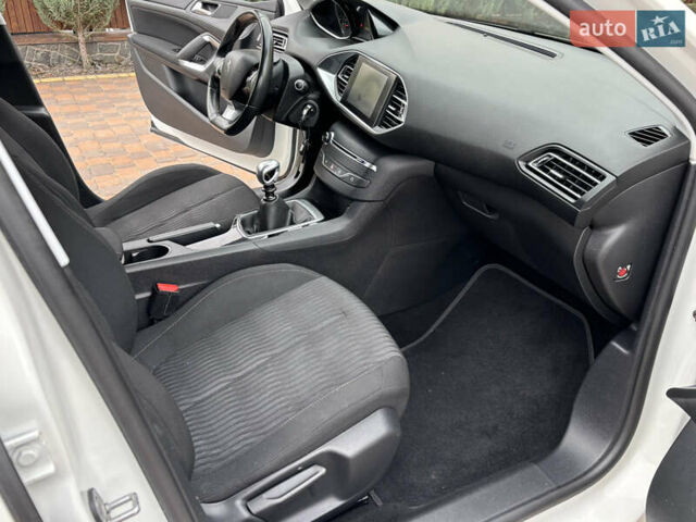 Пежо 308 2014 в Житомире на Automoto.ua Белый Пежо 308, объемом двигателя 1.56 л и пробегом 195 тыс. км за 9200 $, фото 38 на Automoto.ua