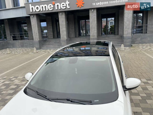 Белый Пежо 308, объемом двигателя 2 л и пробегом 234 тыс. км за 11650 $, фото 30 на Automoto.ua