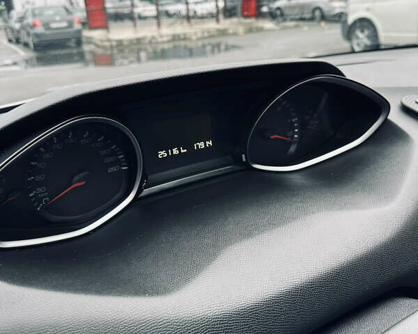 Белый Пежо 308, объемом двигателя 1.56 л и пробегом 250 тыс. км за 9200 $, фото 22 на Automoto.ua