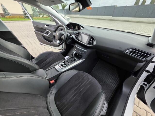 Пежо 308 2014 в Луцке на Automoto.ua Белый Пежо 308, объемом двигателя 2 л и пробегом 234 тыс. км за 10800 $, фото 4 на Automoto.ua