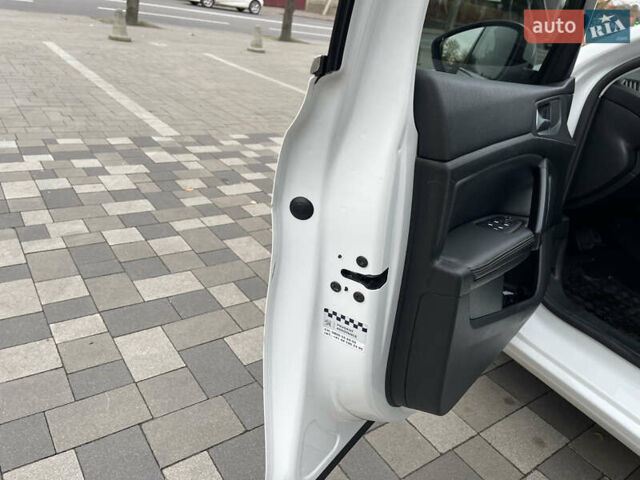 Белый Пежо 308, объемом двигателя 2 л и пробегом 234 тыс. км за 11650 $, фото 79 на Automoto.ua