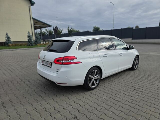 Пежо 308 2014 в Луцке на Automoto.ua Белый Пежо 308, объемом двигателя 2 л и пробегом 234 тыс. км за 10800 $, фото 1 на Automoto.ua