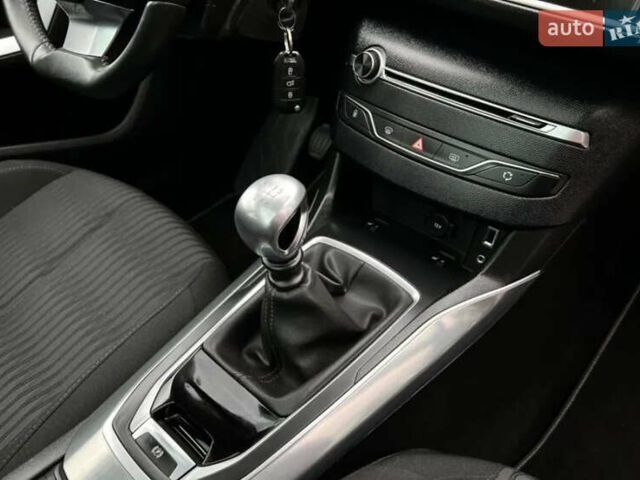 Белый Пежо 308, объемом двигателя 2 л и пробегом 241 тыс. км за 10500 $, фото 1 на Automoto.ua