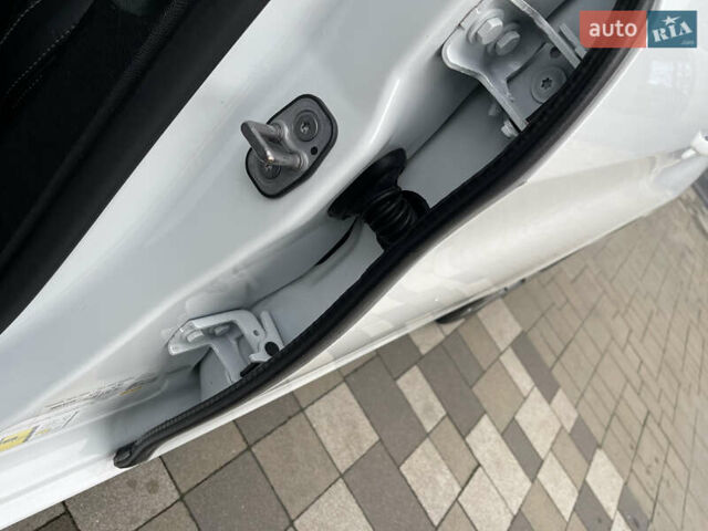 Белый Пежо 308, объемом двигателя 2 л и пробегом 234 тыс. км за 11750 $, фото 52 на Automoto.ua