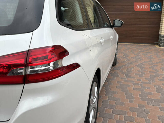 Пежо 308 2014 в Житомире на Automoto.ua Белый Пежо 308, объемом двигателя 1.56 л и пробегом 195 тыс. км за 9200 $, фото 12 на Automoto.ua
