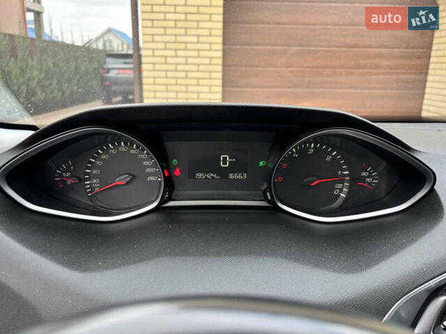 Пежо 308 2014 в Житомире на Automoto.ua Белый Пежо 308, объемом двигателя 1.56 л и пробегом 195 тыс. км за 9200 $, фото 26 на Automoto.ua