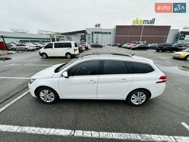 Белый Пежо 308, объемом двигателя 1.56 л и пробегом 250 тыс. км за 9200 $, фото 4 на Automoto.ua