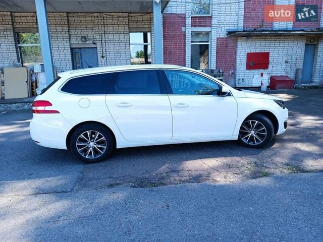 Білий Пежо 308, об'ємом двигуна 1.2 л та пробігом 226 тис. км за 9000 $, фото 2 на Automoto.ua
