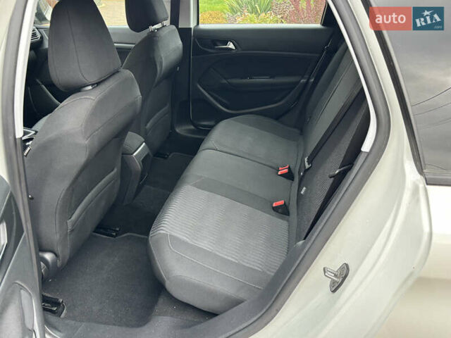 Пежо 308 2014 в Житомире на Automoto.ua Белый Пежо 308, объемом двигателя 1.56 л и пробегом 195 тыс. км за 9200 $, фото 31 на Automoto.ua