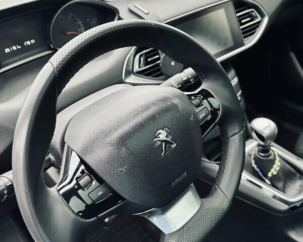 Белый Пежо 308, объемом двигателя 1.56 л и пробегом 250 тыс. км за 9200 $, фото 21 на Automoto.ua