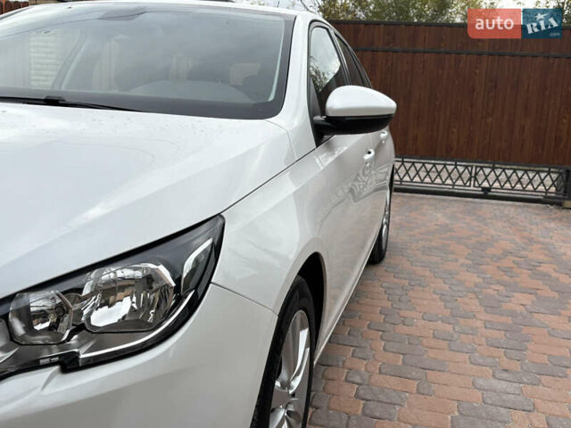 Пежо 308 2014 в Житомире на Automoto.ua Белый Пежо 308, объемом двигателя 1.56 л и пробегом 195 тыс. км за 9200 $, фото 9 на Automoto.ua