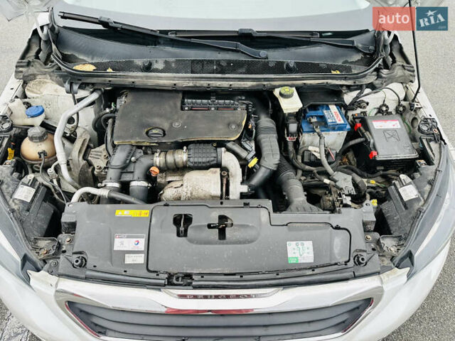 Белый Пежо 308, объемом двигателя 1.56 л и пробегом 250 тыс. км за 9200 $, фото 25 на Automoto.ua