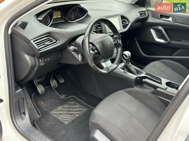 Пежо 308 2014 в Житомире на Automoto.ua Белый Пежо 308, объемом двигателя 1.56 л и пробегом 195 тыс. км за 9200 $, фото 22 на Automoto.ua