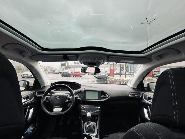 Белый Пежо 308, объемом двигателя 1.6 л и пробегом 250 тыс. км за 9000 $, фото 3 на Automoto.ua