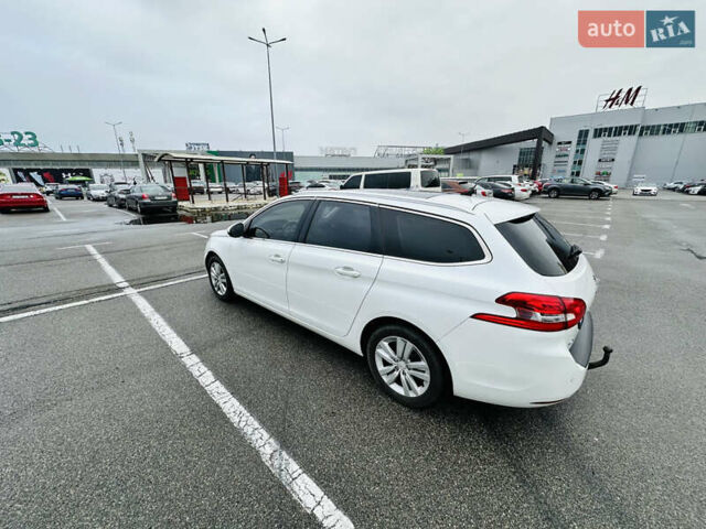 Белый Пежо 308, объемом двигателя 1.56 л и пробегом 250 тыс. км за 9200 $, фото 5 на Automoto.ua