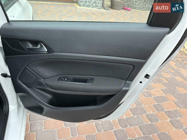 Белый Пежо 308, объемом двигателя 1.56 л и пробегом 195 тыс. км за 9200 $, фото 37 на Automoto.ua