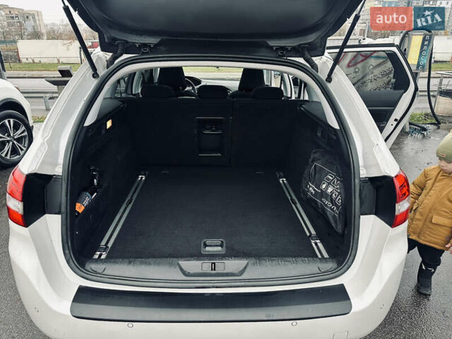 Белый Пежо 308, объемом двигателя 1.56 л и пробегом 250 тыс. км за 9200 $, фото 27 на Automoto.ua