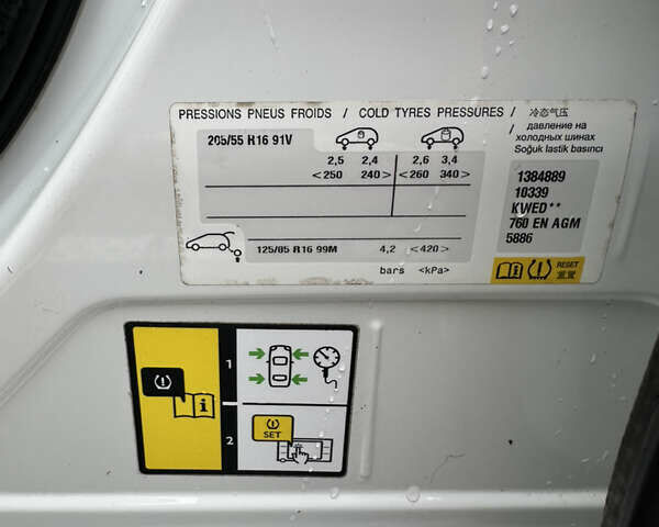 Белый Пежо 308, объемом двигателя 1.56 л и пробегом 250 тыс. км за 9200 $, фото 30 на Automoto.ua