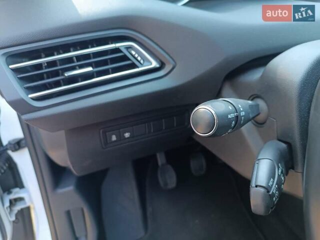 Білий Пежо 308, об'ємом двигуна 1.2 л та пробігом 226 тис. км за 9000 $, фото 34 на Automoto.ua