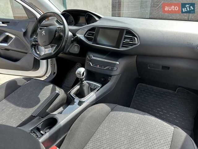 Белый Пежо 308, объемом двигателя 1.56 л и пробегом 207 тыс. км за 9100 $, фото 30 на Automoto.ua