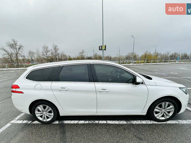 Белый Пежо 308, объемом двигателя 1.56 л и пробегом 250 тыс. км за 9200 $, фото 9 на Automoto.ua